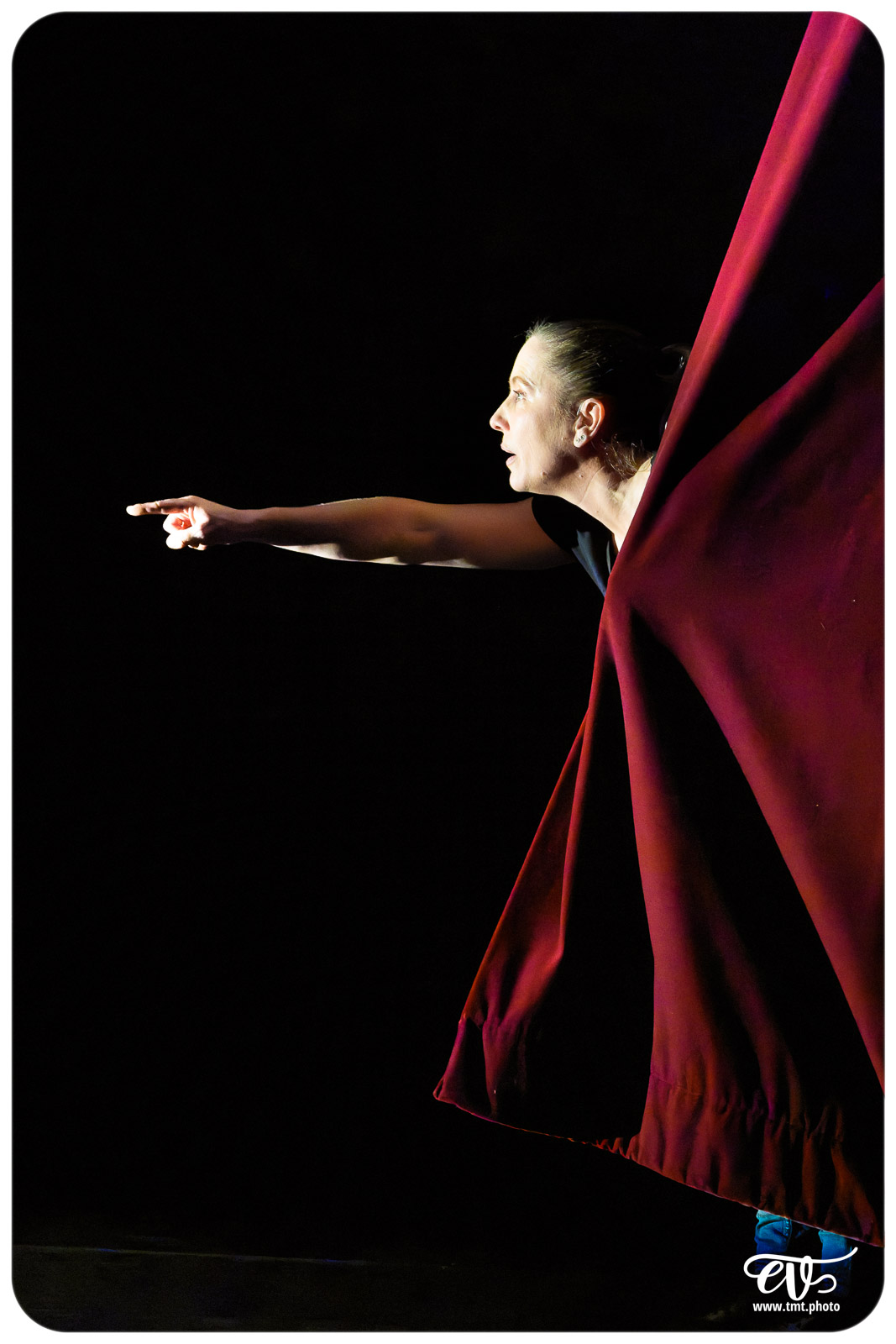 LES CHATOUILLES OU LA DANSE DE LA COLÈRE (ANDRÉA BESCOND)